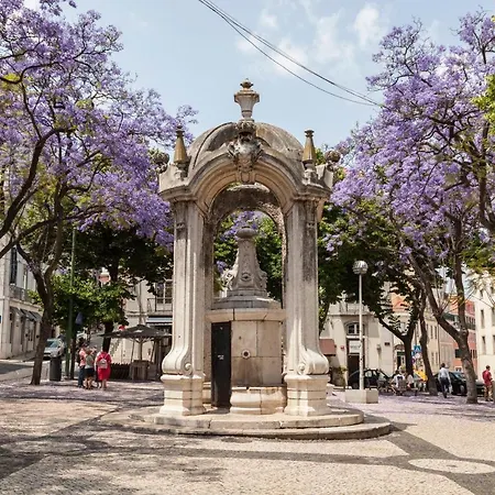 Apartament Classy 2bdr In Downtown By Lovelystay