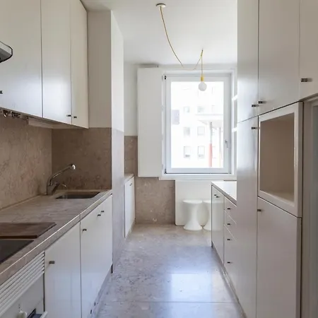 Classy 2bdr In Downtown By Lovelystay