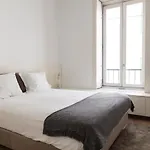 Classy 2bdr In Downtown By Lovelystay *