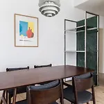 Classy 2bdr In Downtown By Lovelystay 아파트 *