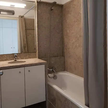 Апартаменты Classy 2bdr In Downtown By Lovelystay *