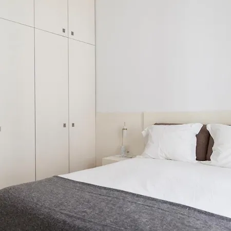 Апартаменты Classy 2bdr In Downtown By Lovelystay *
