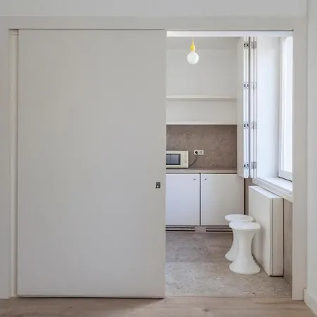 Апартаменты Classy 2bdr In Downtown By Lovelystay Лиссабон